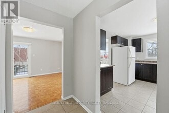 2035 St. Laurent Blvd in Ottawa, ON - Building Photo - Building Photo