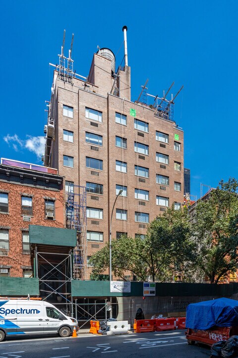 309 30th St in New York, NY - Building Photo