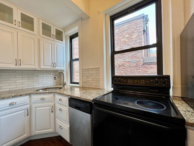 382 Commonwealth Ave in Boston, MA - Building Photo - Building Photo