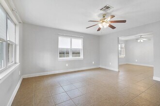 6401 Center St in New Orleans, LA - Building Photo - Building Photo