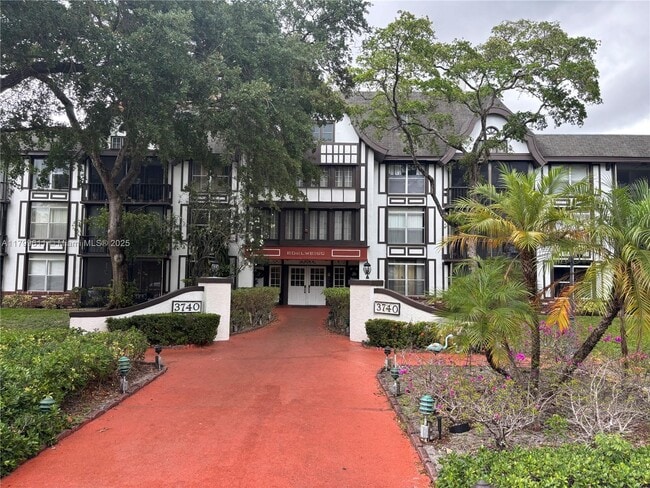 property at 3740 Inverrary Dr