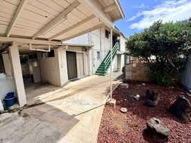 1347 Palolo Ave in Honolulu, HI - Building Photo