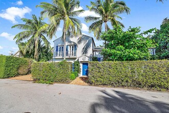 165 Root Trl in Palm Beach, FL - Foto de edificio - Building Photo