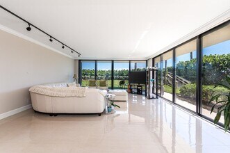 3390 S Ocean Blvd in Palm Beach, FL - Building Photo - Building Photo
