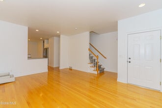 80 Vanderbilt Ave in Saratoga Springs, NY - Building Photo - Building Photo
