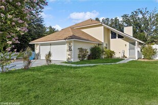 4907 Country Aire Ln in Tampa, FL - Building Photo
