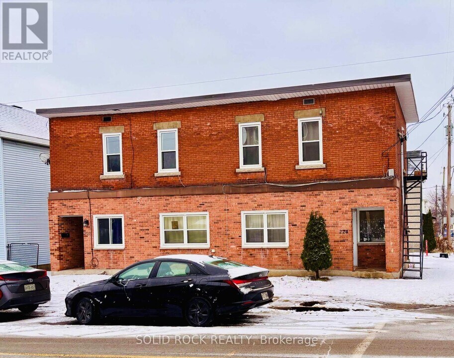420 Arlington Ave in Ottawa, ON - Building Photo