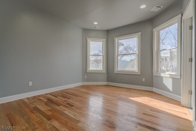 882 S 14th St in Newark, NJ - Foto de edificio - Building Photo