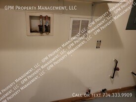 32256 Oscoda Ct in Westland, MI - Building Photo