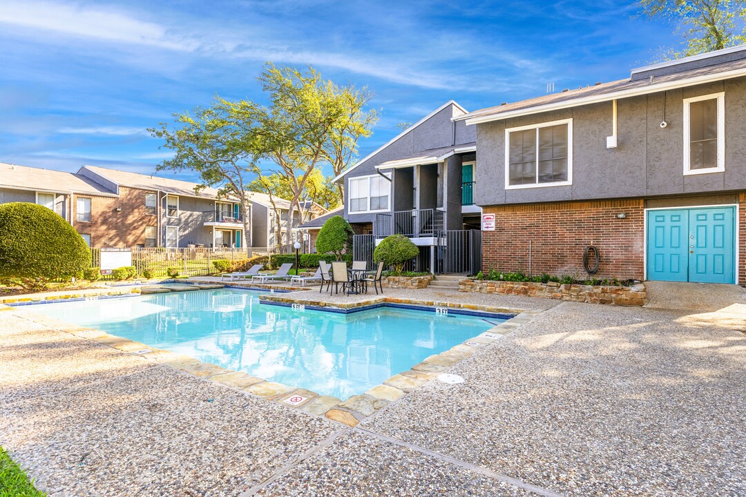 Oak Meadows in Denton, TX - Foto de edificio