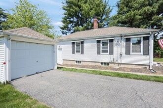 60 Verndale Ave in Attleboro, MA - Building Photo - Building Photo