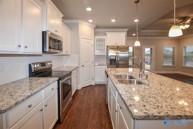 275 Caudle Dr in Madison, AL - Foto de edificio - Building Photo