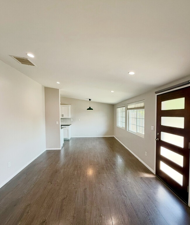 11714 Sproule Ave in Pacoima, CA - Building Photo - Building Photo
