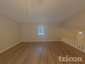 5942 Dan Dr in Ellenwood, GA - Foto de edificio - Building Photo