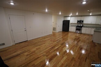 100 Grove Terrace in Newark, NJ - Building Photo - Building Photo