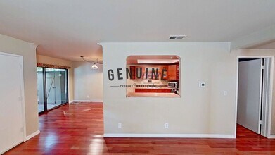 1058 Townhouse Dr in Costa Mesa, CA - Building Photo - Building Photo