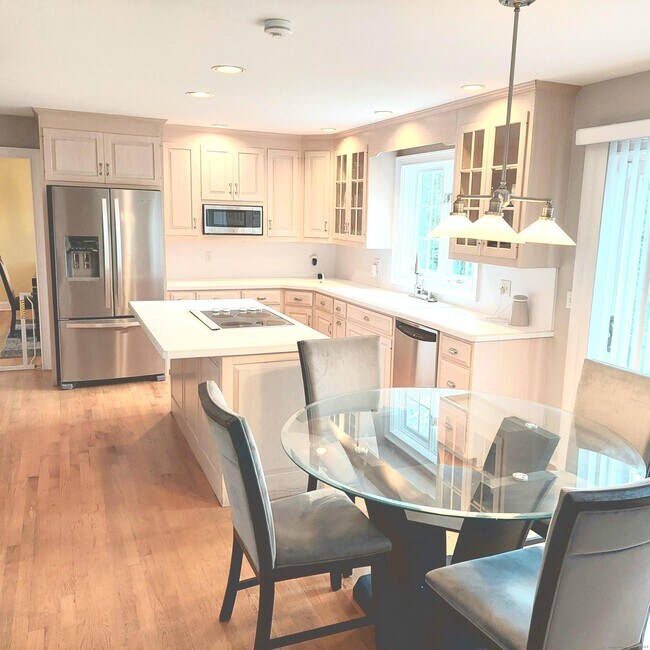 3 Stone House Rd in Shelton, CT - Building Photo - Building Photo