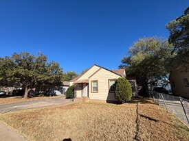 2318 20th St in Lubbock, TX - Building Photo