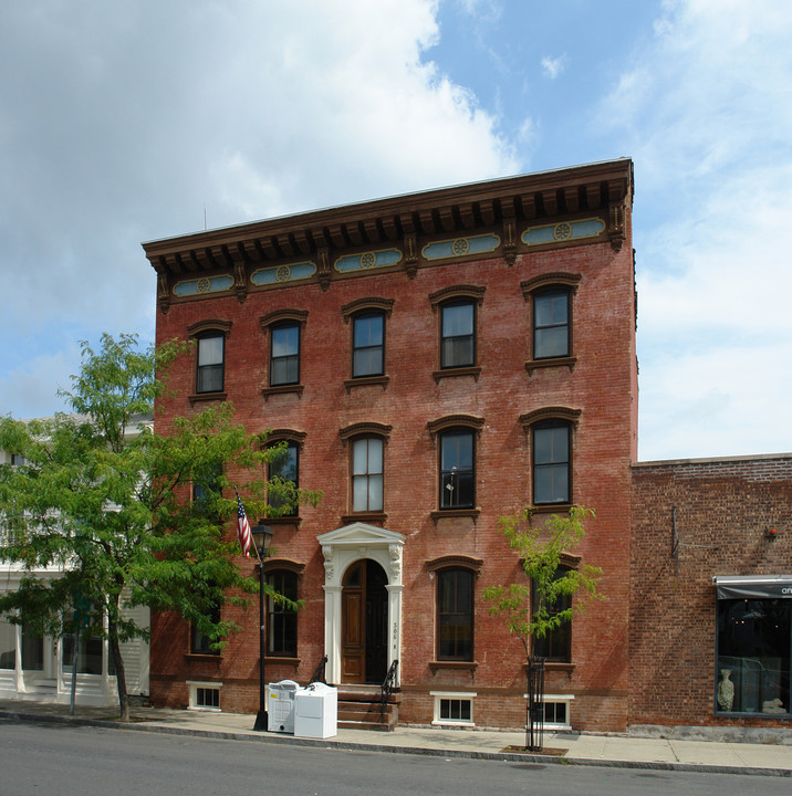 306 Warren St in Hudson, NY - Foto de edificio