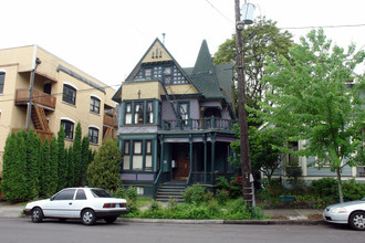 923 SE 13th Ave in Portland, OR - Building Photo - Building Photo