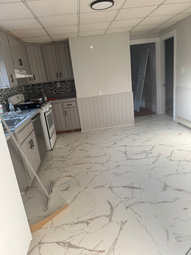 19 Randall St, Unit First Floor in Taunton, MA - Foto de edificio - Building Photo