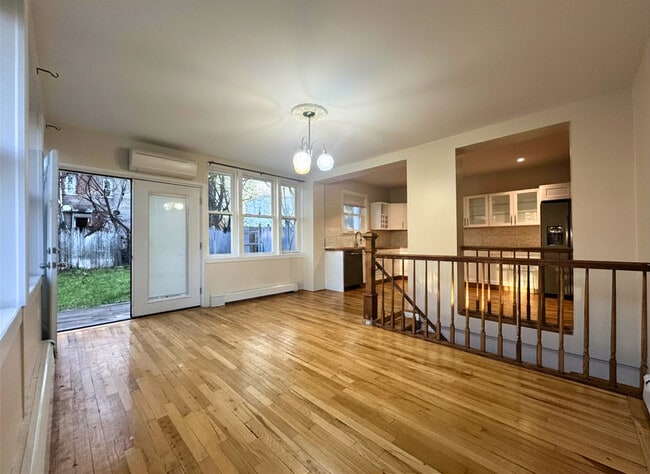 75 Overlook Pl, Unit 1 in Newburgh, NY - Foto de edificio - Building Photo