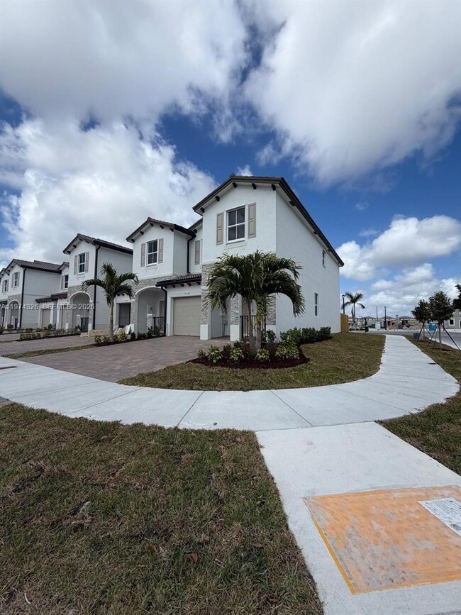 2556 SE 27th Ct in Homestead, FL - Building Photo - Building Photo