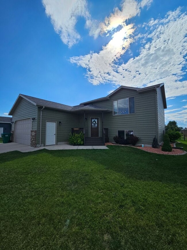 443 Sovereignty Ln in Box Elder, SD - Building Photo - Building Photo