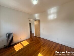 8 Egremont Rd, Unit 10 in Boston, MA - Building Photo - Building Photo