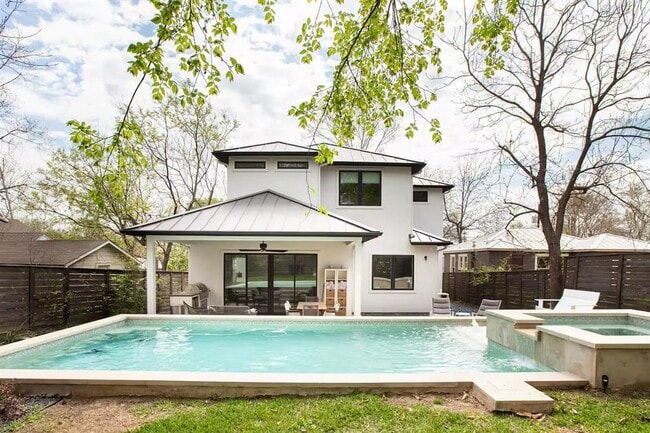 property at 1304 Oxford Ave