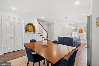 102 Shooters Ct in Alexandria, VA - Building Photo - Building Photo