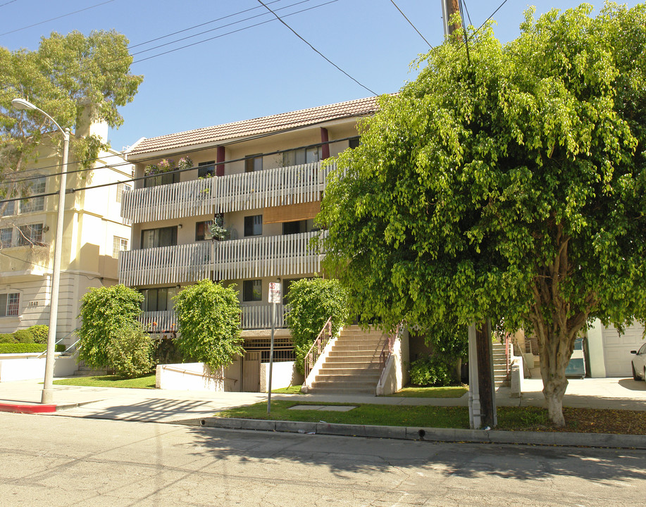 Sierra Bonita Apartments in Los Angeles, CA - Building Photo