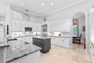 8948 Pinebrook Ct in Parkland, FL - Foto de edificio - Building Photo