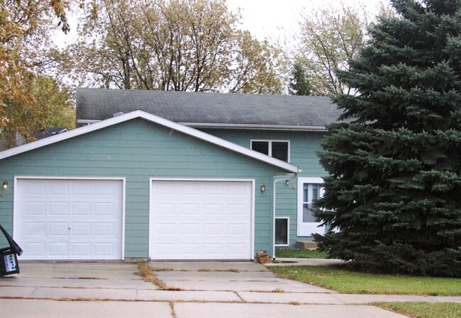2825 56th St NW, Unit D in Rochester, MN - Building Photo - Building Photo