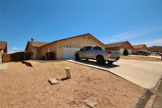 7215 Murray Ln in Yucca Valley, CA - Building Photo - Building Photo