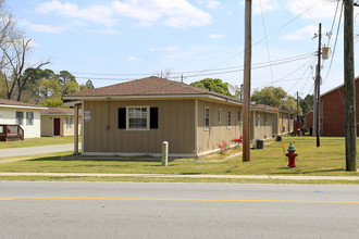 Ellis Apartments in Statesboro, GA - Foto de edificio - Building Photo