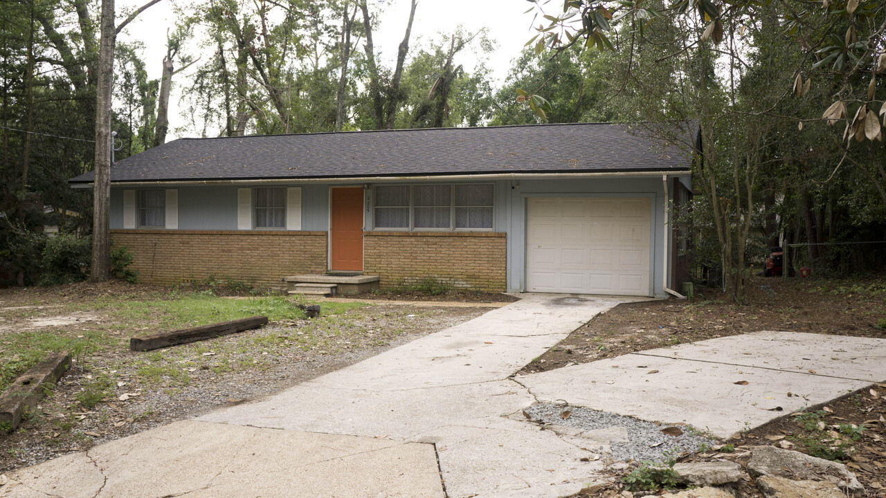 2209 Berkshire Dr in Tallahassee, FL - Foto de edificio