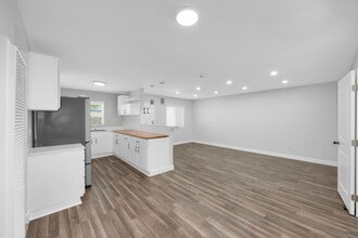 1603 Vuelta Grande Ave in Long Beach, CA - Building Photo - Building Photo