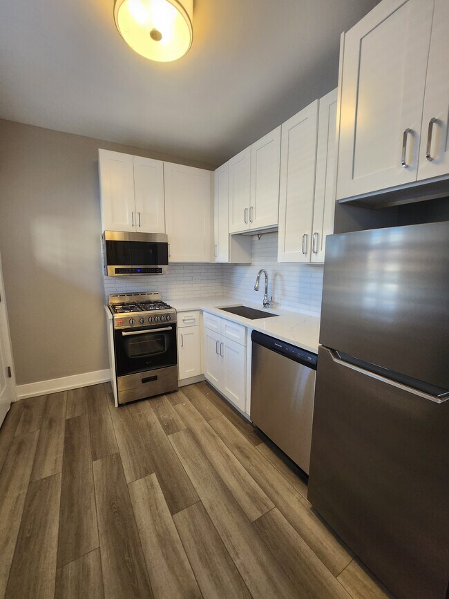 3943 N Janssen Ave, Unit 2 in Chicago, IL - Building Photo - Building Photo