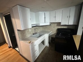 524 Caroline St in Pekin, IL - Building Photo - Building Photo