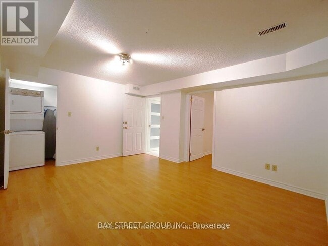 18 Nanaberry St in Toronto, ON - Building Photo - Building Photo