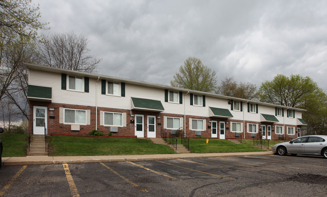 Yorkview Apartments in Massillon, OH - Building Photo - Building Photo