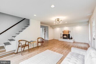 24436 Lenah Rd in Aldie, VA - Building Photo - Building Photo