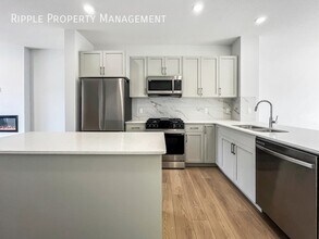 252 Orchards Blvd SW in Edmonton, AB - Building Photo - Building Photo