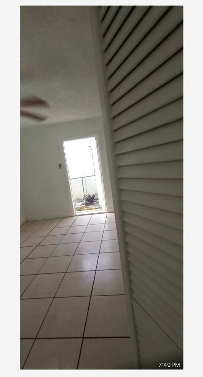 350 NW 58th Ave in Miami, FL - Building Photo - Building Photo