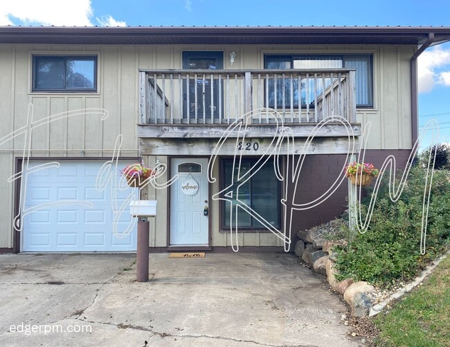 property at 220 9th St SW