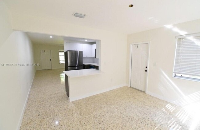 11011 SW 79th Ave in Pinecrest, FL - Building Photo - Building Photo