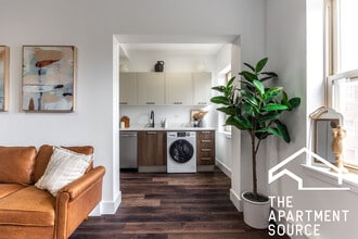 1555 W Hollywood Ave, Unit 408 in Chicago, IL - Building Photo - Building Photo