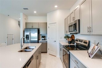 2322 Paravane Wy in Wesley Chapel, FL - Building Photo - Building Photo