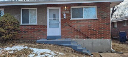 10118 Douglas Ct in St. Ann, MO - Building Photo - Building Photo